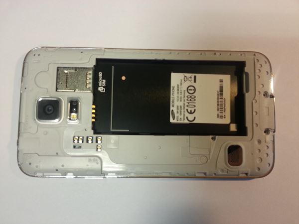 Guide de démontage et réparation du Samsung Galaxy S5 SM-G900F étape 3